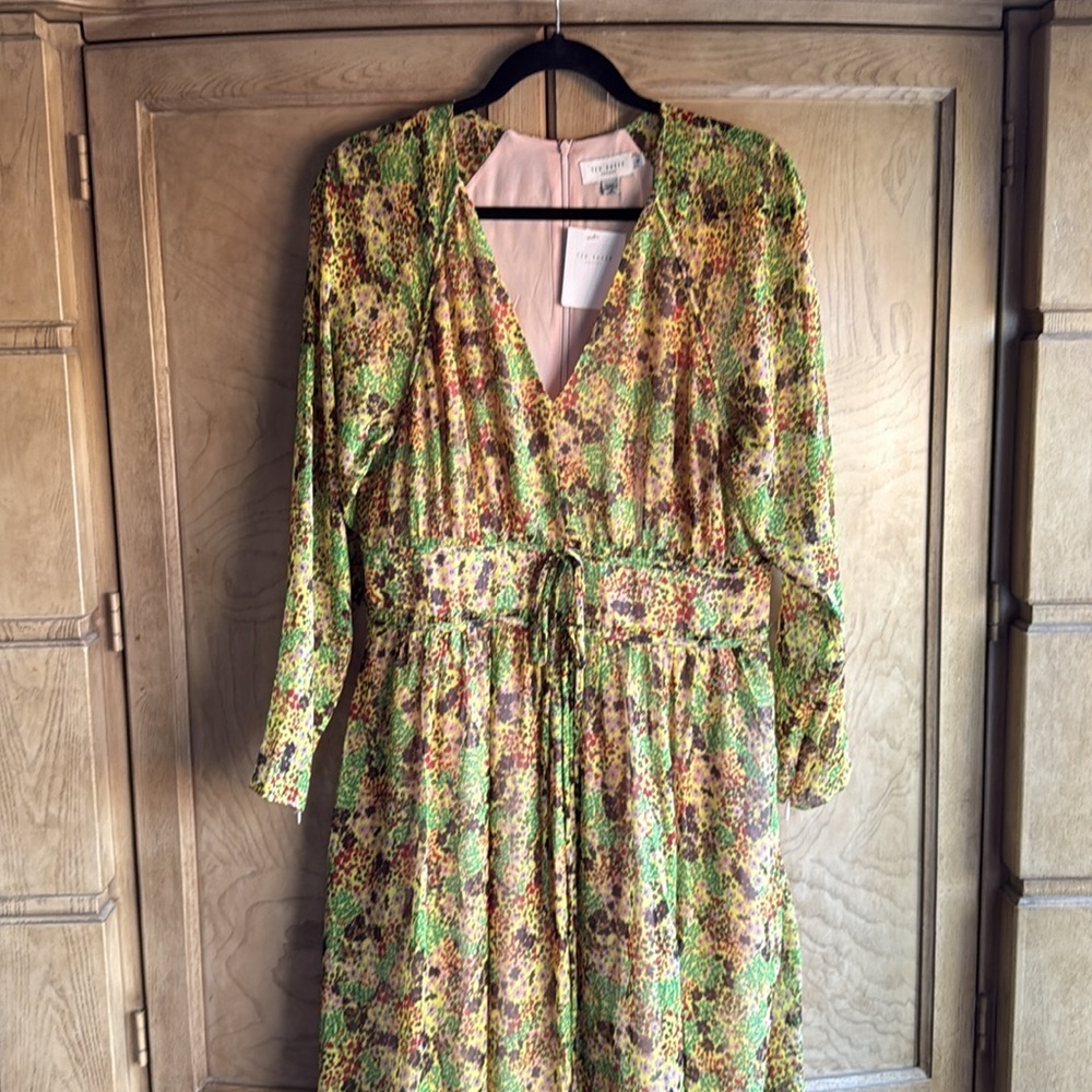 Ted Baker London UMAH Long sleeve Floral V-Neck MIDI Dress - Picture 6 of 14